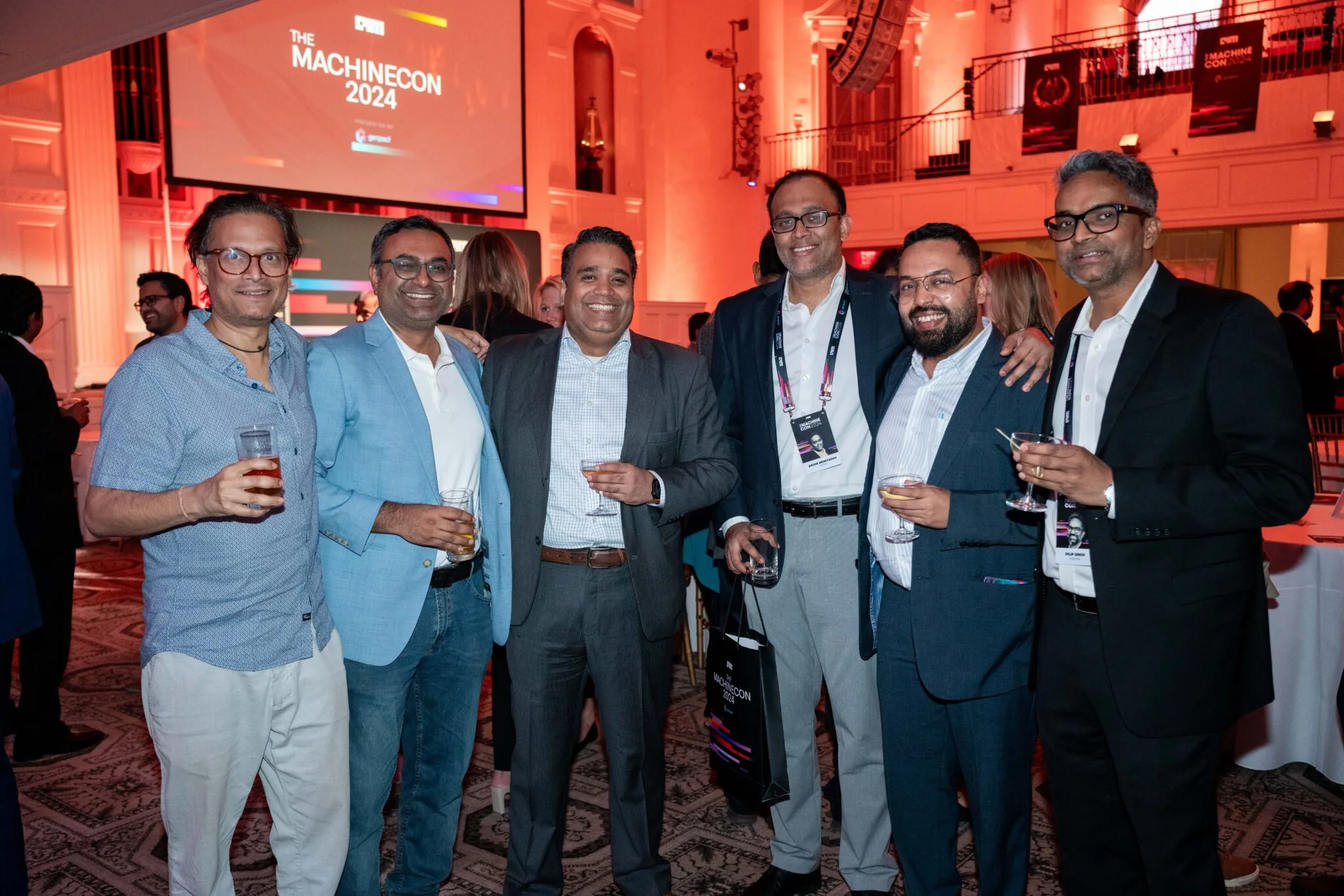 Group networking with drinks at MachineCon New York 2024