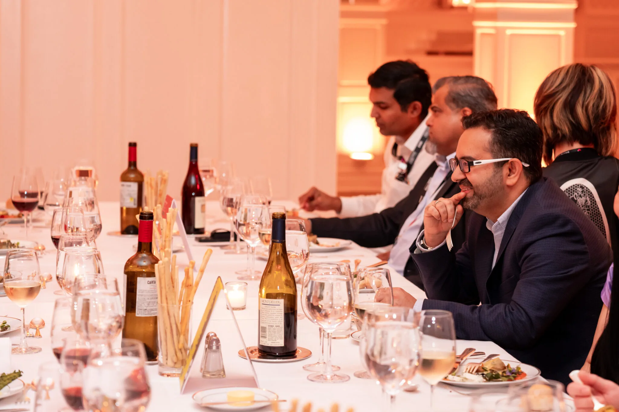 Dinner conversation at table at MachineCon New York 2024
