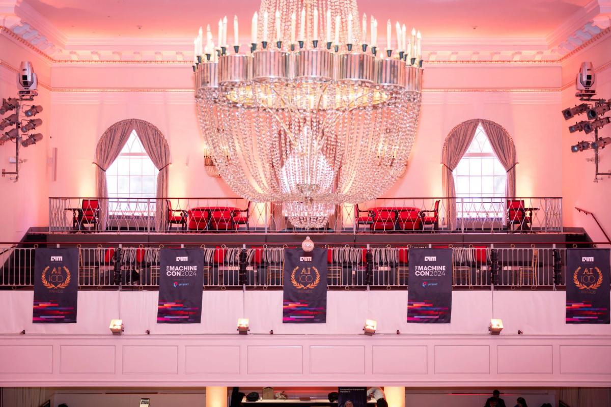 Conference hall with chandeliers · 2024